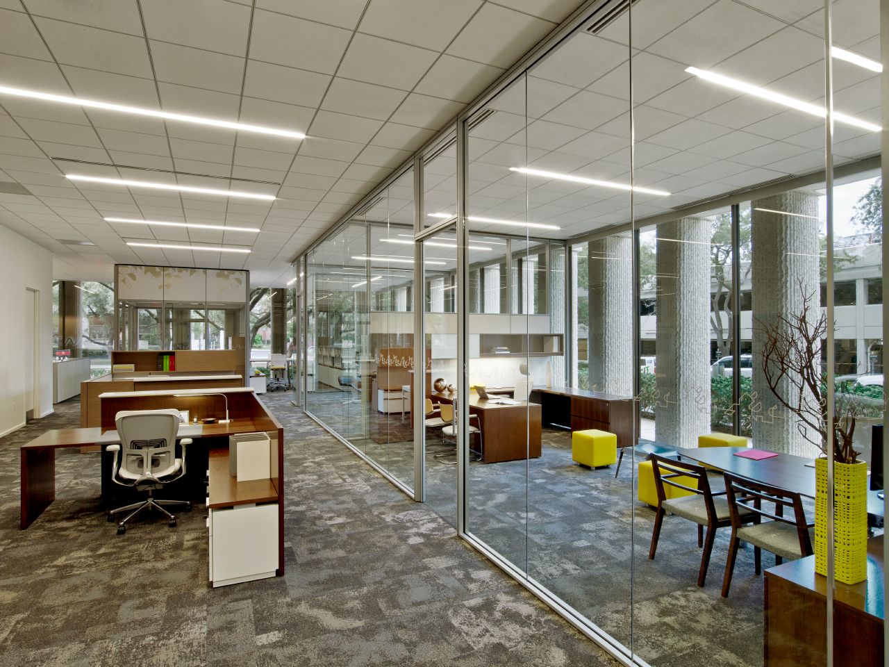 Haworth Enclose frameless glass moveable walls in open concept office